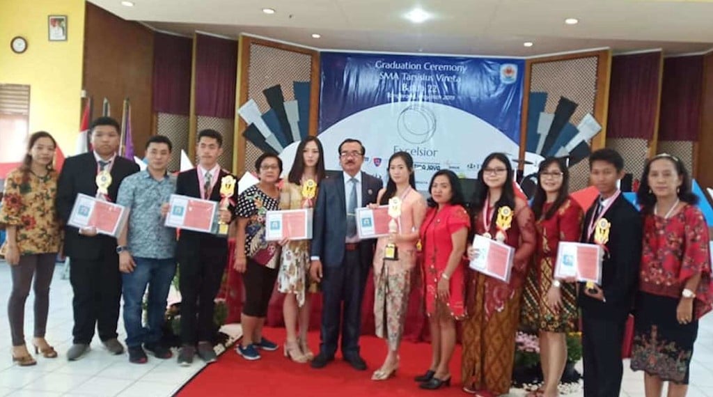 Foto Bersama Siswa dan Orang Tua Siswa Dengan Pimpinan Sekolah